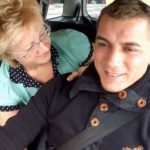 【女性が見い動画 hネット】イケメンなタクシー運転手を誘惑するおばさん